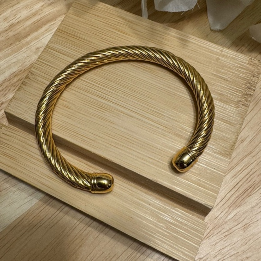 LIVE SHOW ITEMS CABLE BRACELET